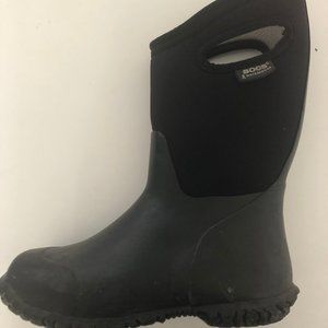 black bogs youth size 3